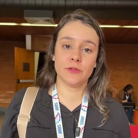 Watch the video testimonial of Maria Clara, a student at UNIFESP
